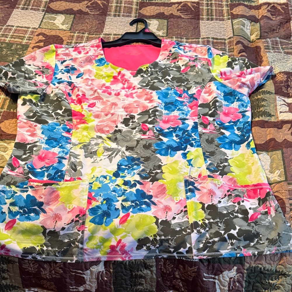 Cherokee infinity Floral Burst Short Sleeve scrub Top - Picture 3 of 4